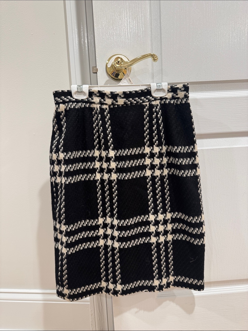 Vintage Tahari Classic Black & Cream Plaid Pencil Skirt